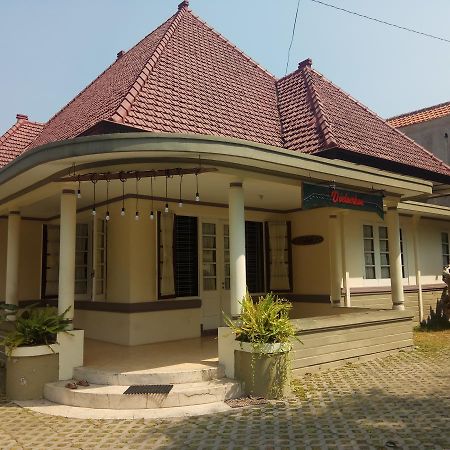 Doeloerkoe Homestay Surakarta (Solo) Exterior foto