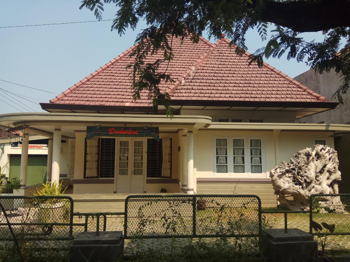 Doeloerkoe Homestay Surakarta (Solo) Exterior foto