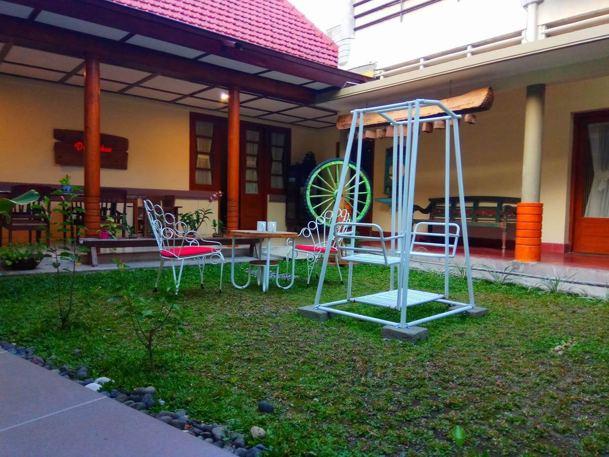 Doeloerkoe Homestay Surakarta (Solo) Exterior foto