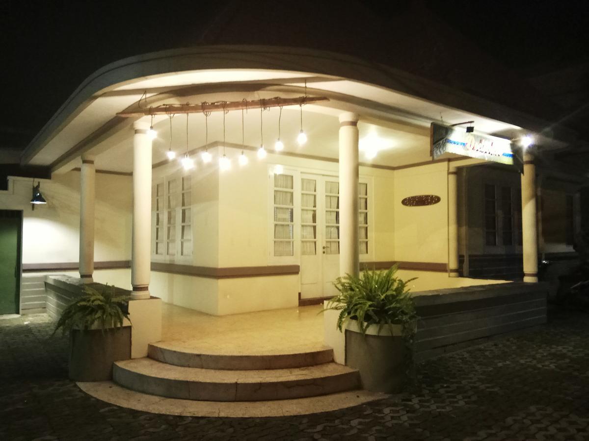 Doeloerkoe Homestay Surakarta (Solo) Exterior foto