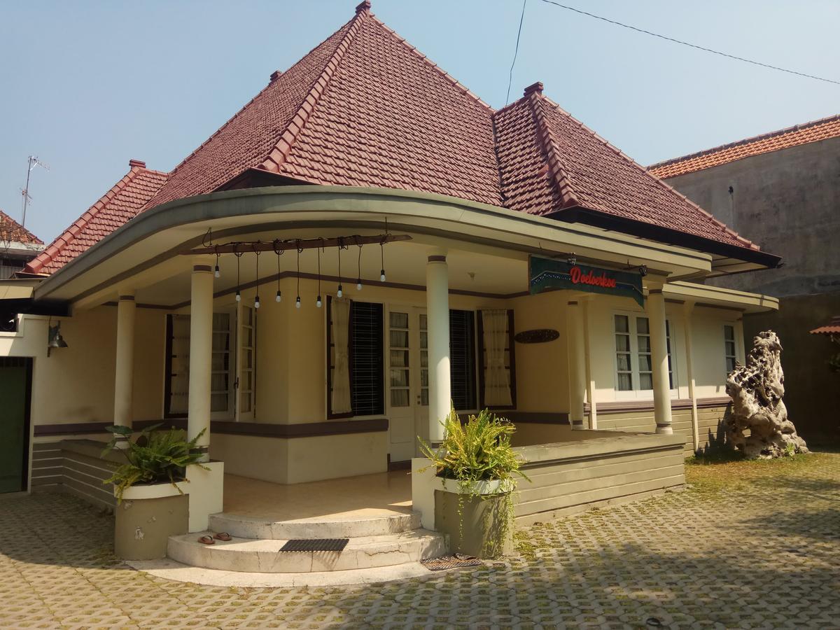 Doeloerkoe Homestay Surakarta (Solo) Exterior foto