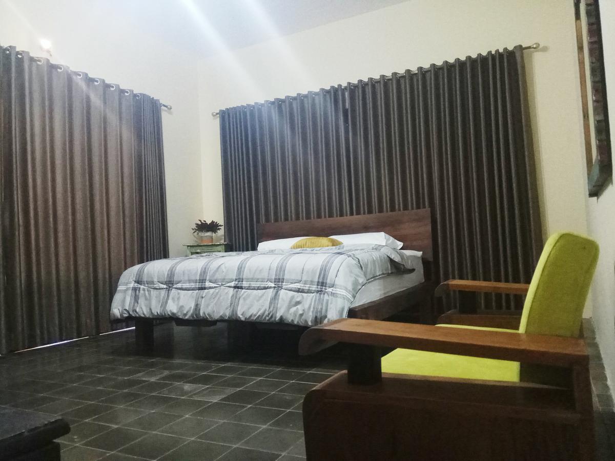 Doeloerkoe Homestay Surakarta (Solo) Exterior foto