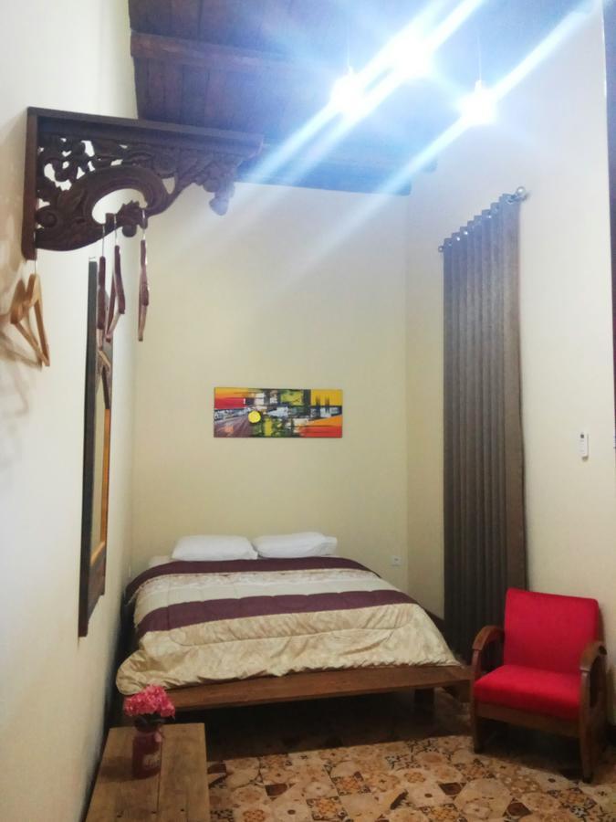 Doeloerkoe Homestay Surakarta (Solo) Exterior foto
