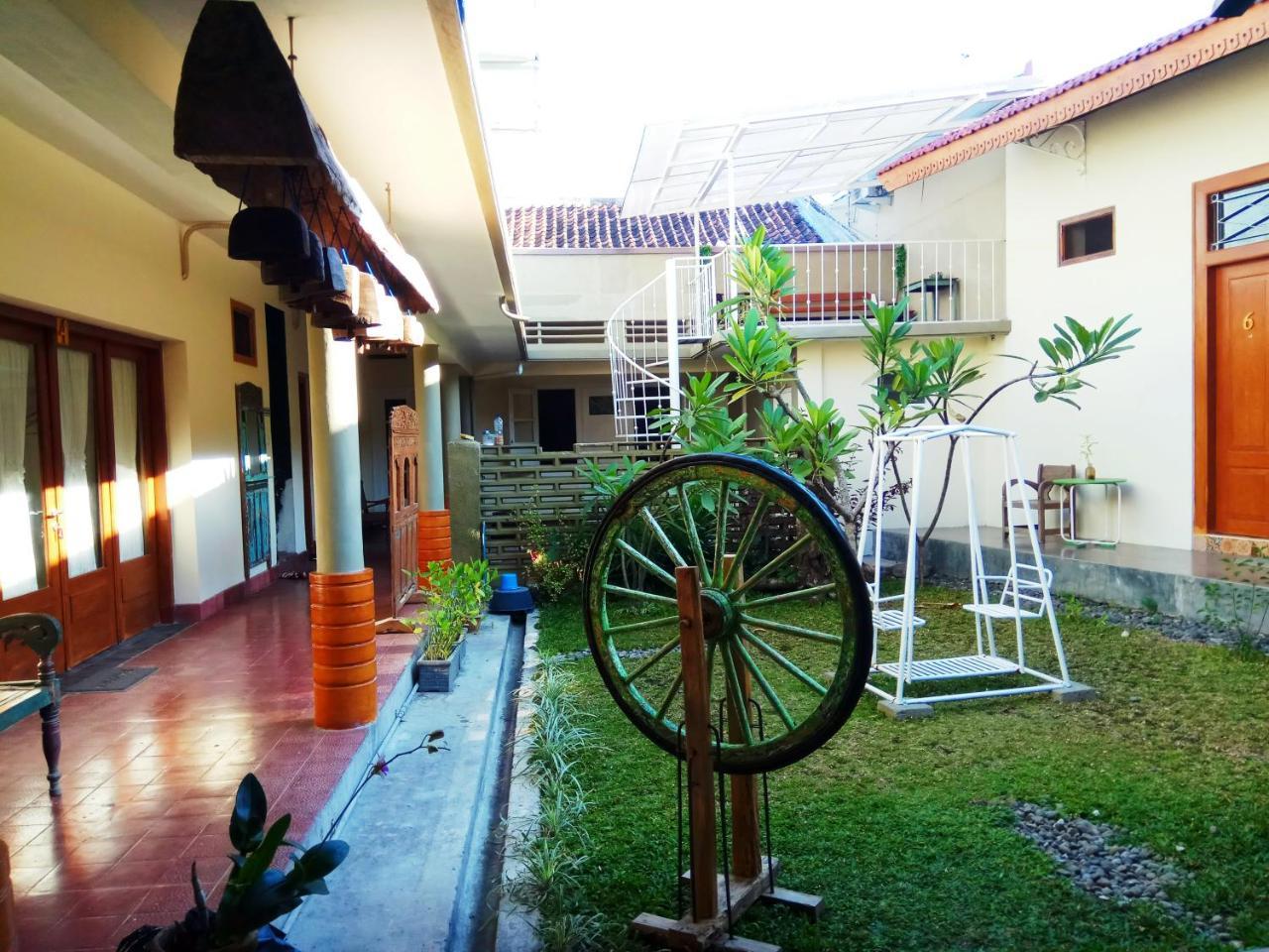 Doeloerkoe Homestay Surakarta (Solo) Exterior foto