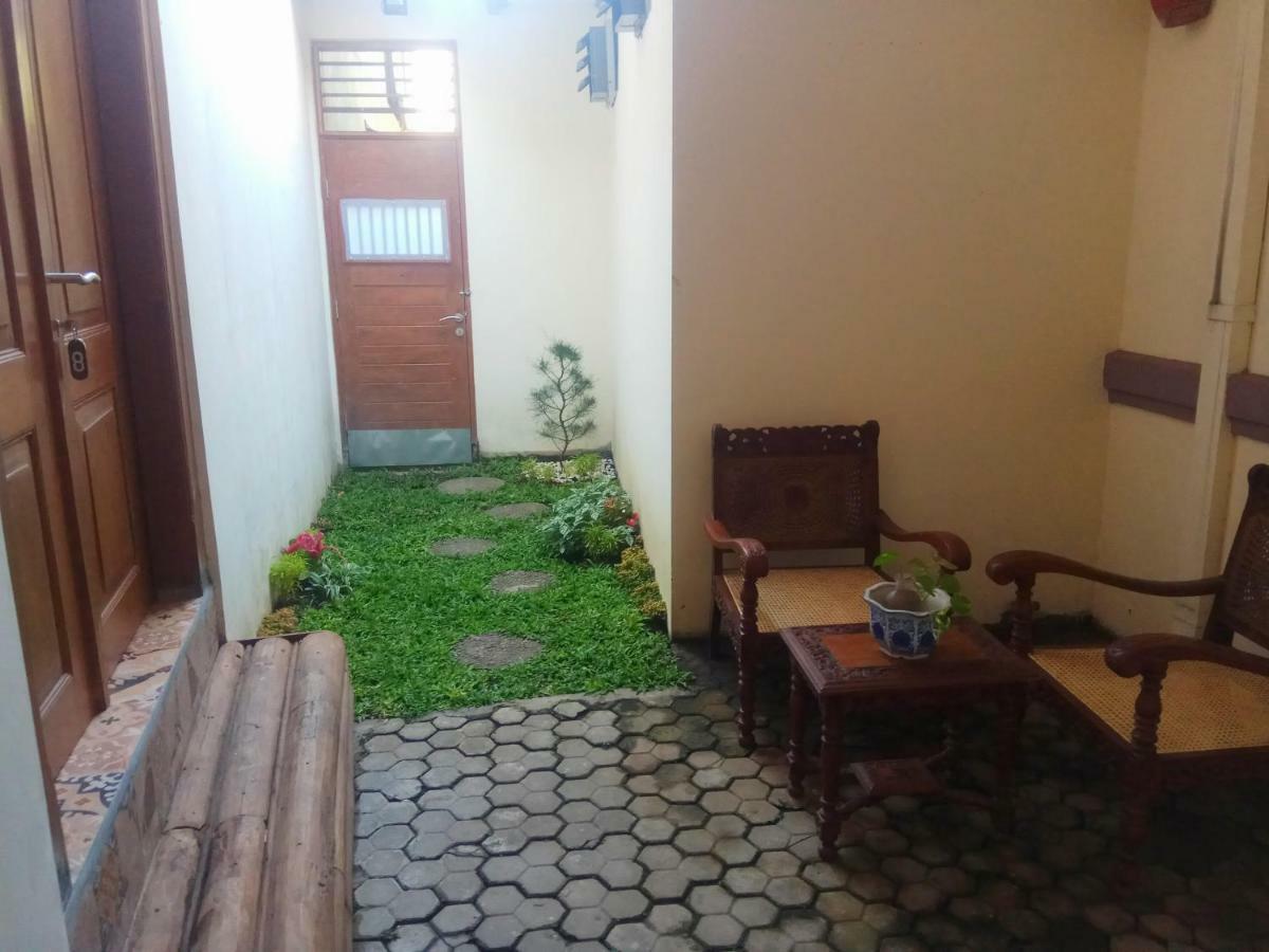 Doeloerkoe Homestay Surakarta (Solo) Exterior foto